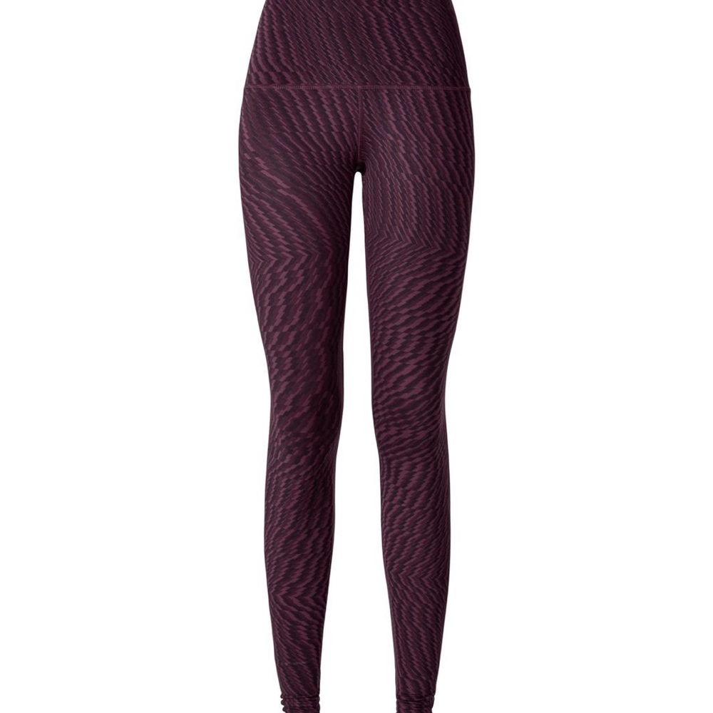 Lululemon Wunder Under Pant (Hi-Rise)
In Shifted Horizon Red Grape Black
